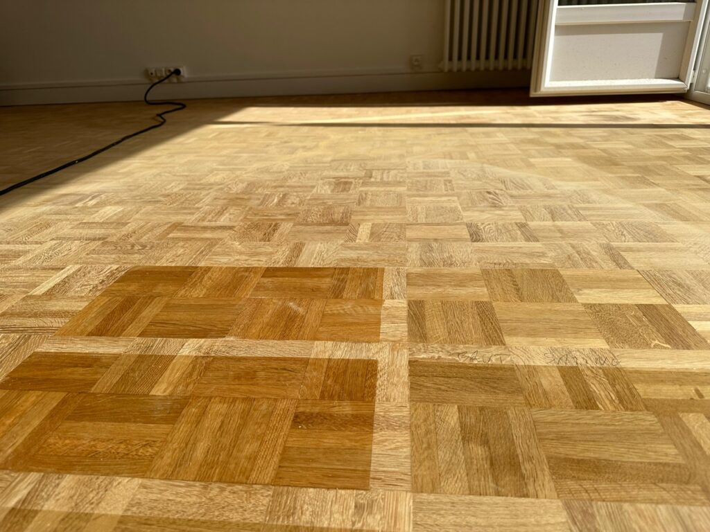 Test de teintes et finitions de parquet à Caen et en Normandie