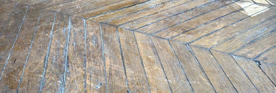 Ponçage parquet chevrons bois brut – Maxard Parquet