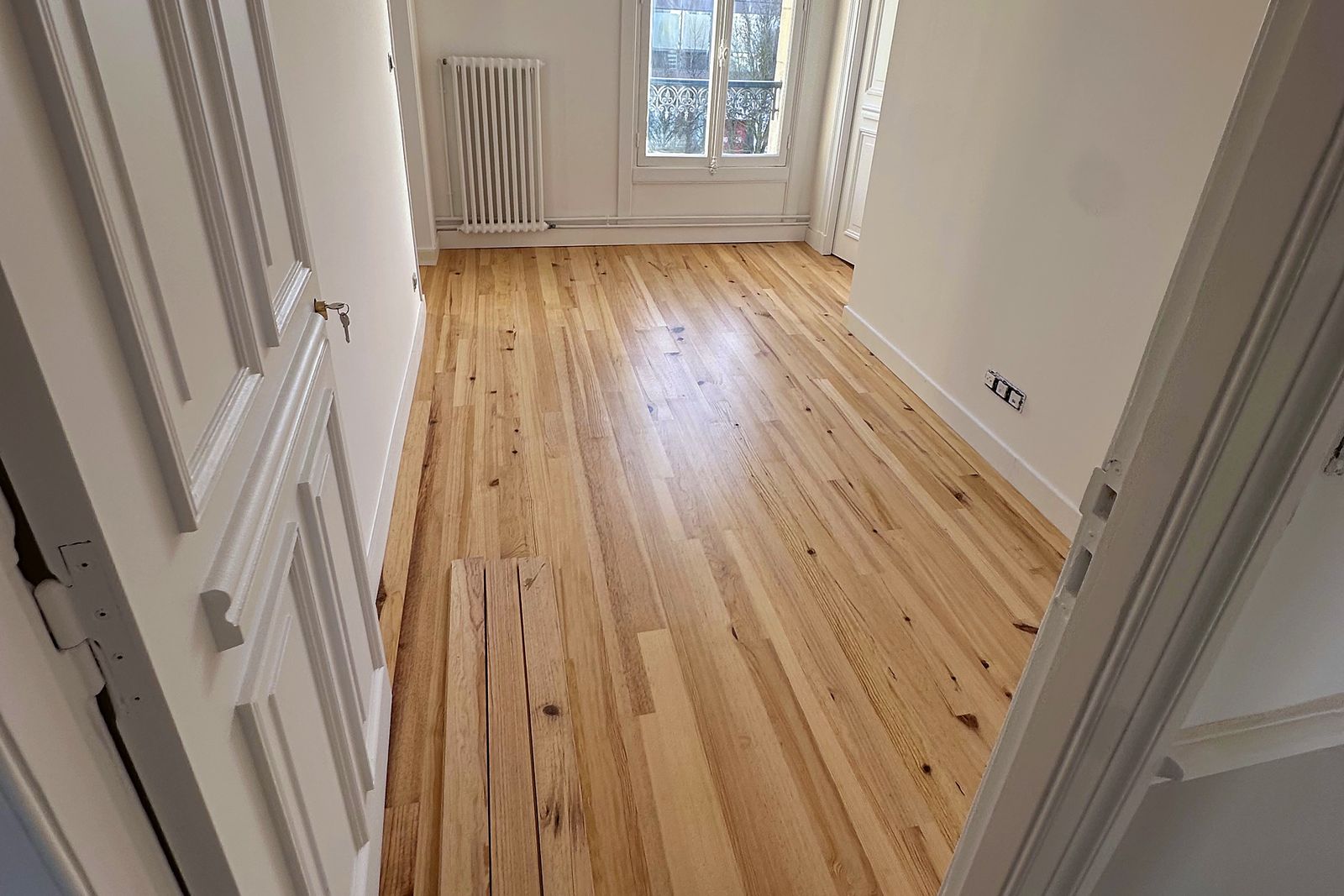 Ponçage parquet pin piece vide – Maxard Parquet