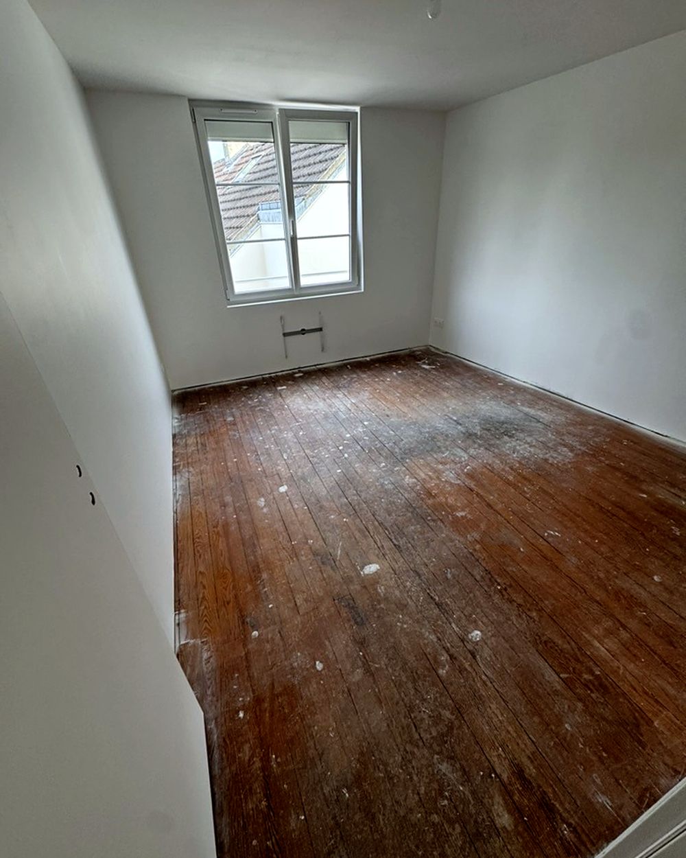 Chambre en pin avant rénovation – Maxard Parquet