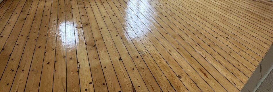 Rénovation parquet pin ancien – Maxard Parquet